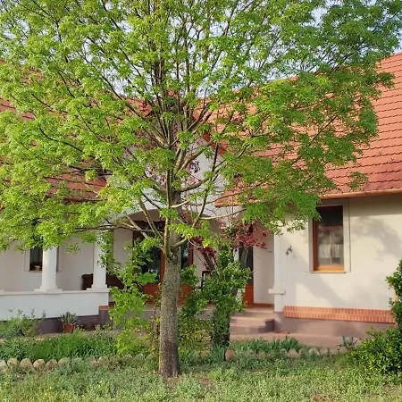 Felföldi Tanyavendégház *